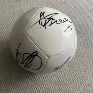 Balón autografiado por los jugadores de Marruecos campeones del mundial sub 20.