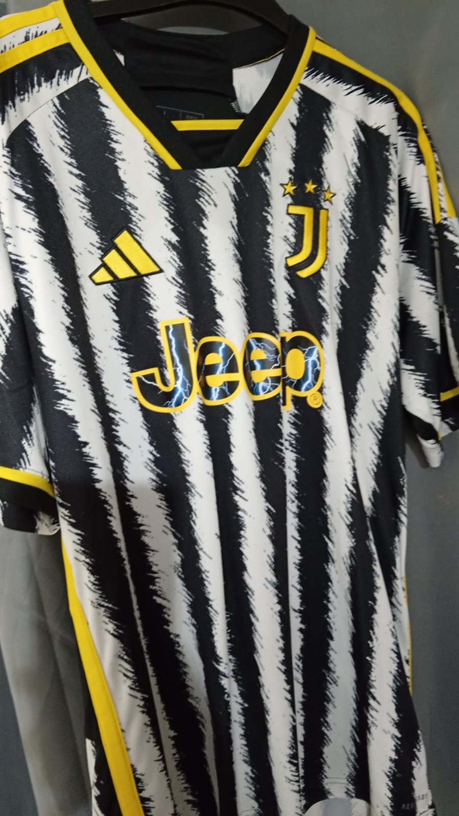 Camiseta Juventus 2023/2024 Local Adidas.