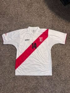 Camiseta Peru Local 2004 Walon - Dorsal 14 de Claudio Pizarro. Talla M