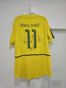 Camiseta Réplica de Brasil Local 2002 firmada por Rivaldo, Lucio y Marcio Santos (Evento Legends Curacao)