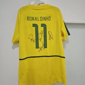 Camiseta Réplica de Brasil Local 2002 firmada por Rivaldo, Lucio y Marcio Santos (Evento Legends Curacao)
